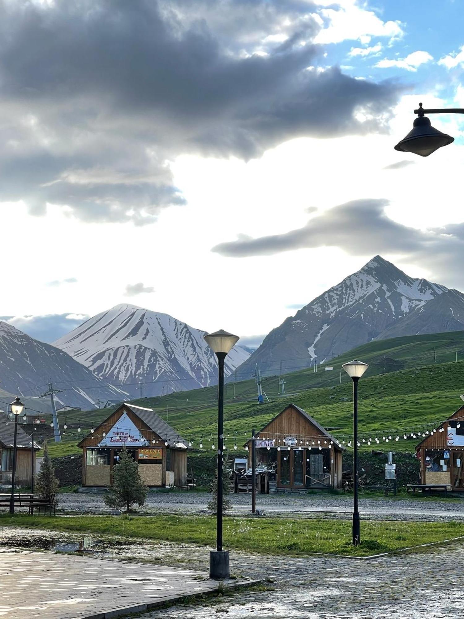 Happy Holidays Apartments In New Gudauri Exterior foto